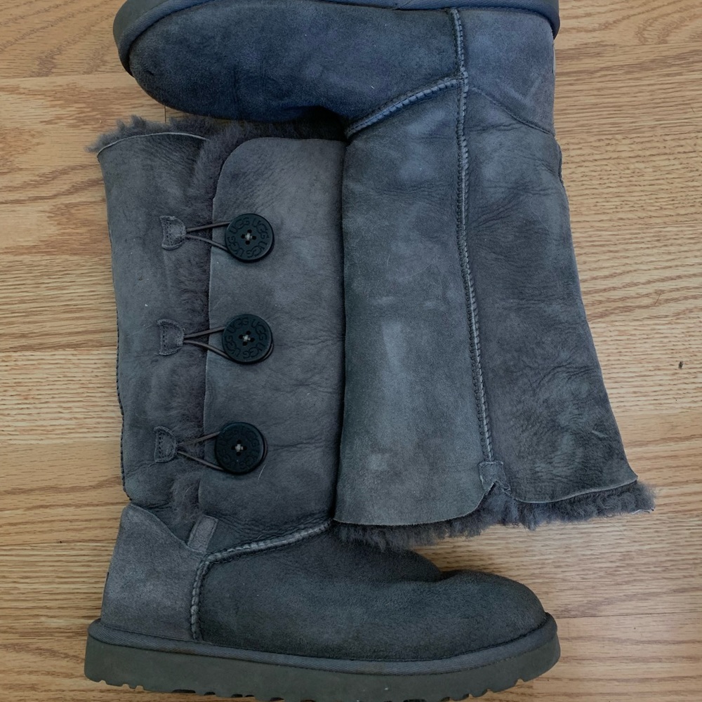 grey triple button bailey uggs